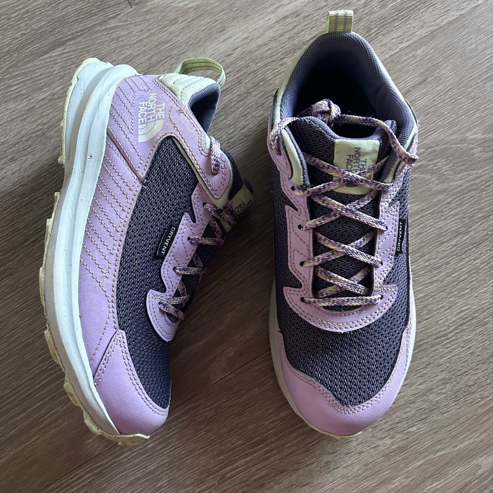 The North Face Girls' Fastpack Waterproof Hiking Shoes - size 5Y